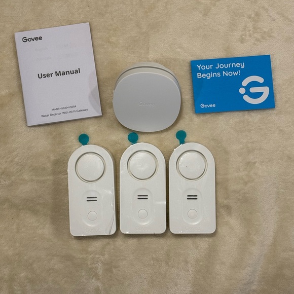 Govee White Drip And Leak Water Detector 3 With Wifi Gateway - 3 Pack - Picture 3 of 4